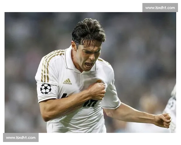 首尔传奇赛：卡卡小罗领衔足坛巨星重燃绿茵激情